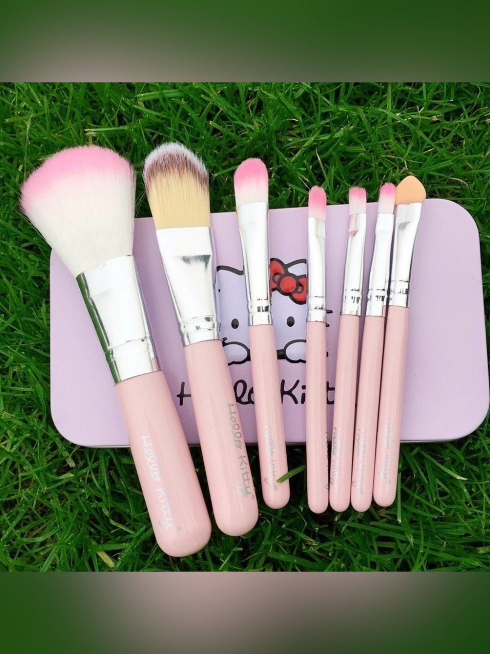 Hello Kitty Makeup Mini Brush Kit and  Storage Box Set of 7 Pieces